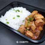 POULET À L’ANANAS SAUCE AIGRE-DOUCE, RIZ BASMATI